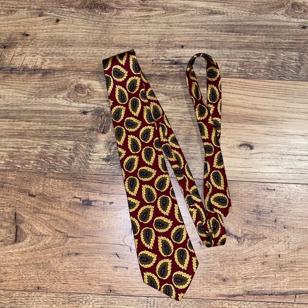 Vintage 1970s Burberry of London Classic Paisley Pure Silk Tie